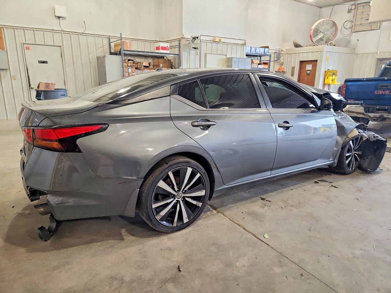 2022 Nissan Altima Sr - Image 3