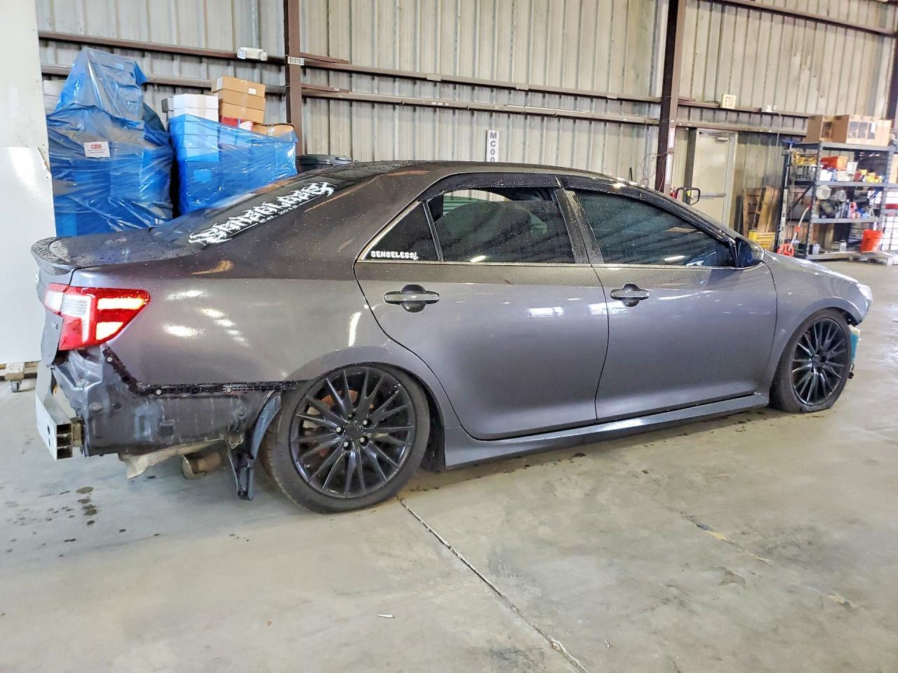 2014 Toyota Camry Se - Фото 3