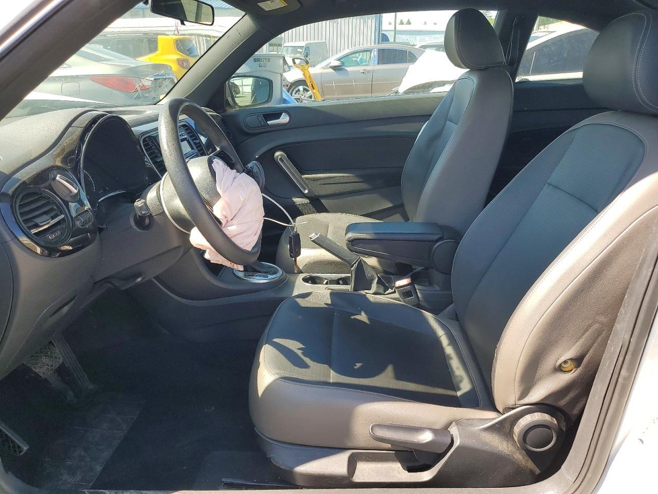 2015 Volkswagen Beetle 1.8T - Image 7