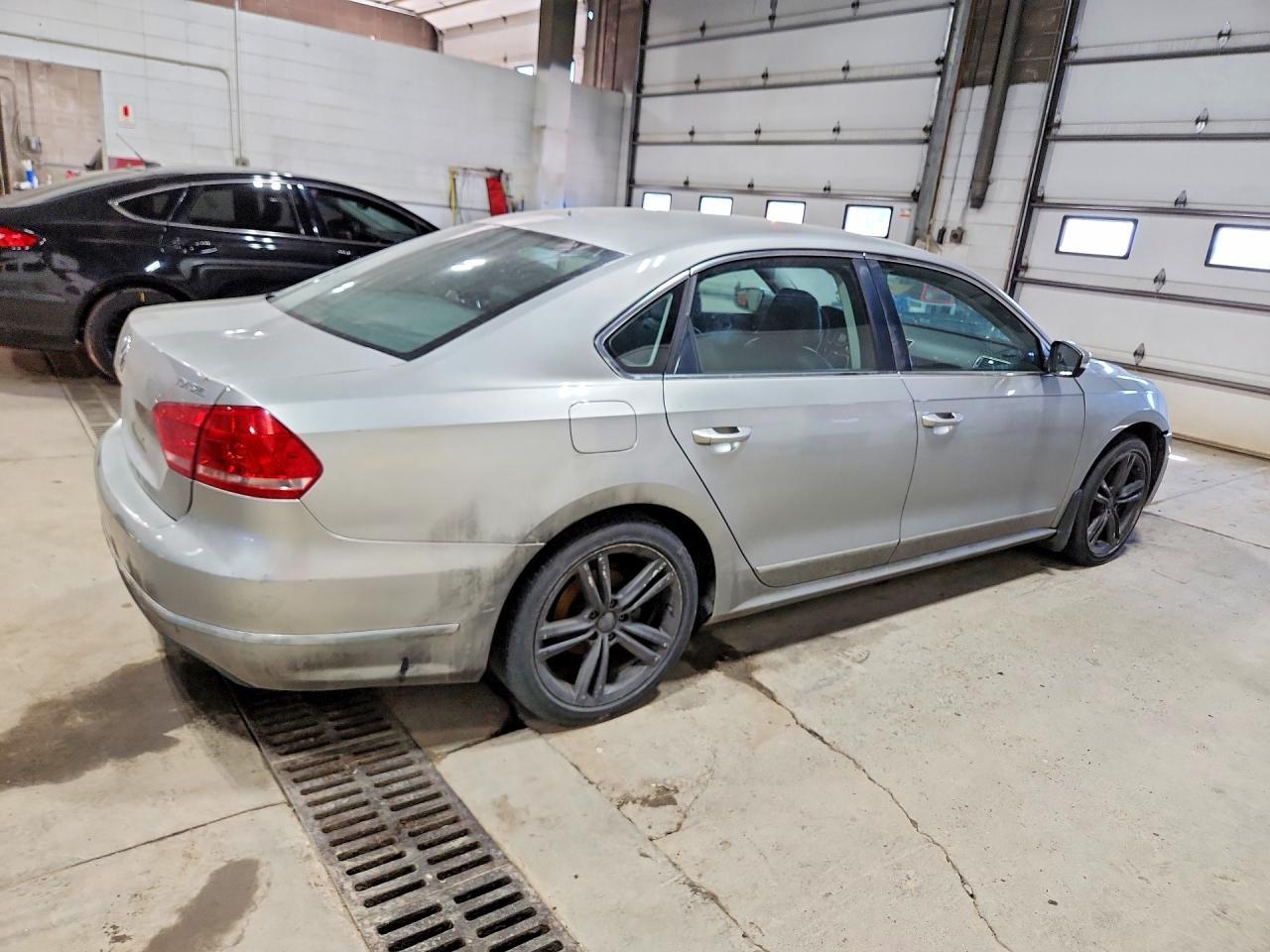 2014 Volkswagen Passat 2.0L Tdi Sel Premium - Image 3