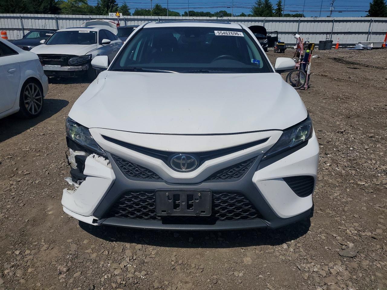 2019 Toyota Camry Se - Фото 5