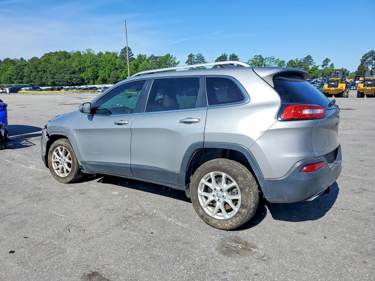 2015 Jeep Cherokee Latitude - Фото 2