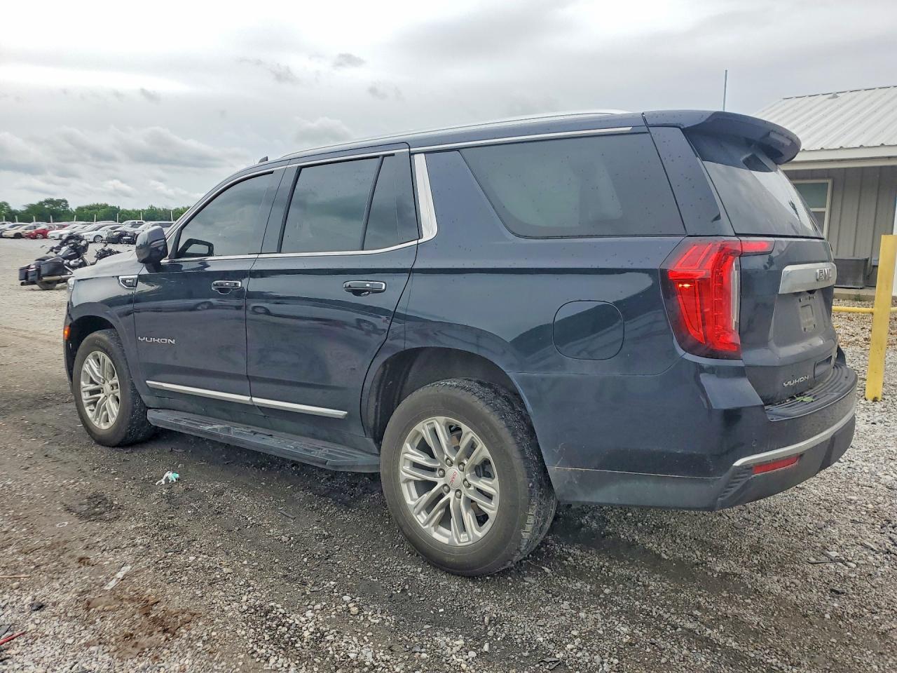2023 GMC Yukon Slt - Фото 2