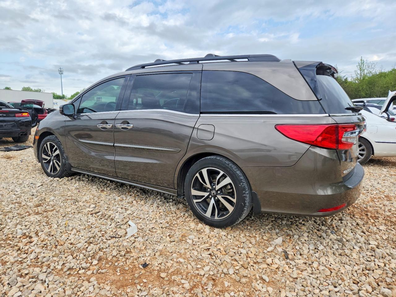 2019 Honda Odyssey Elite - Фото 2