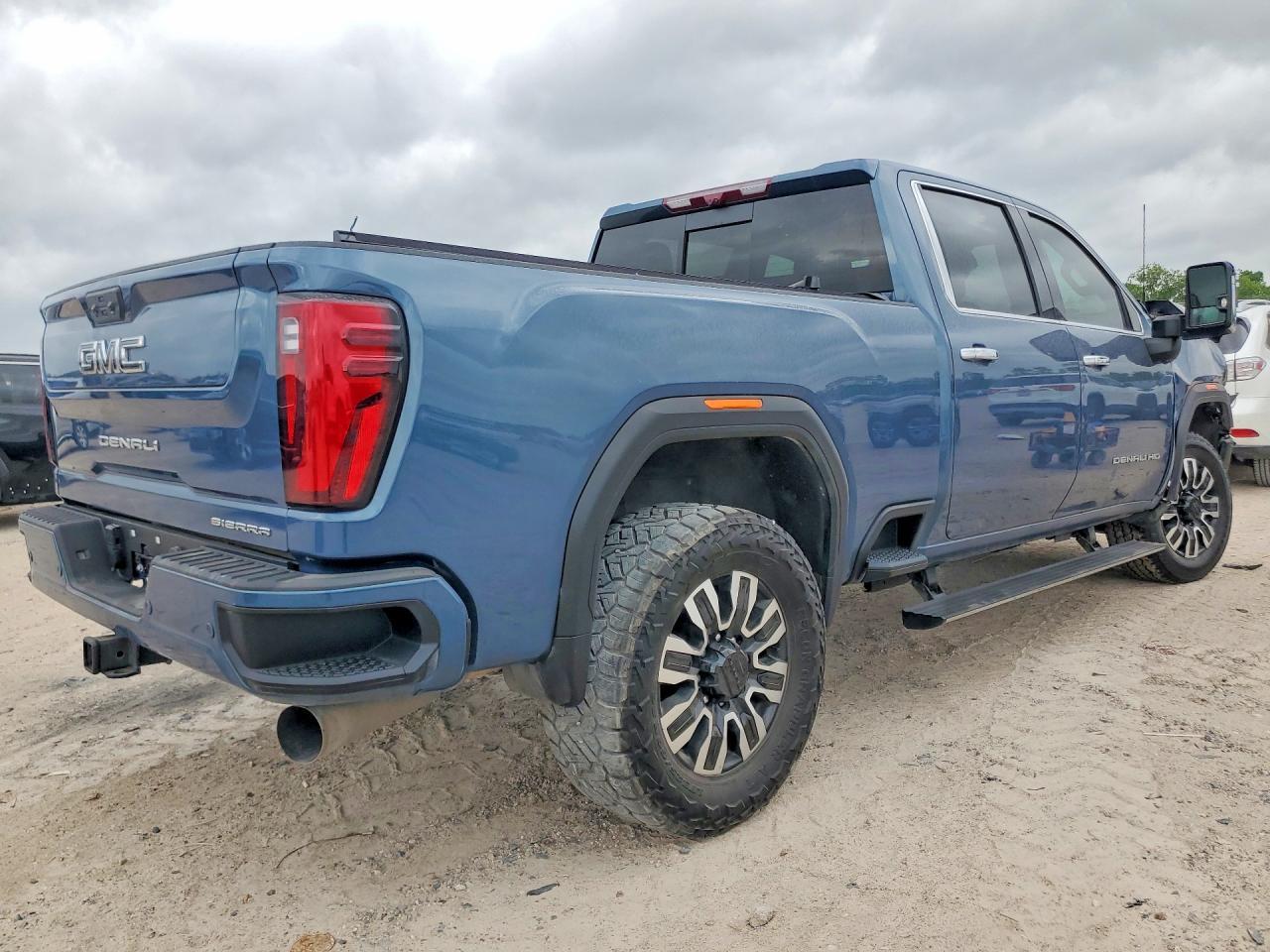 2025 GMC Sierra K2500 Denali Ultimate - Фото 3