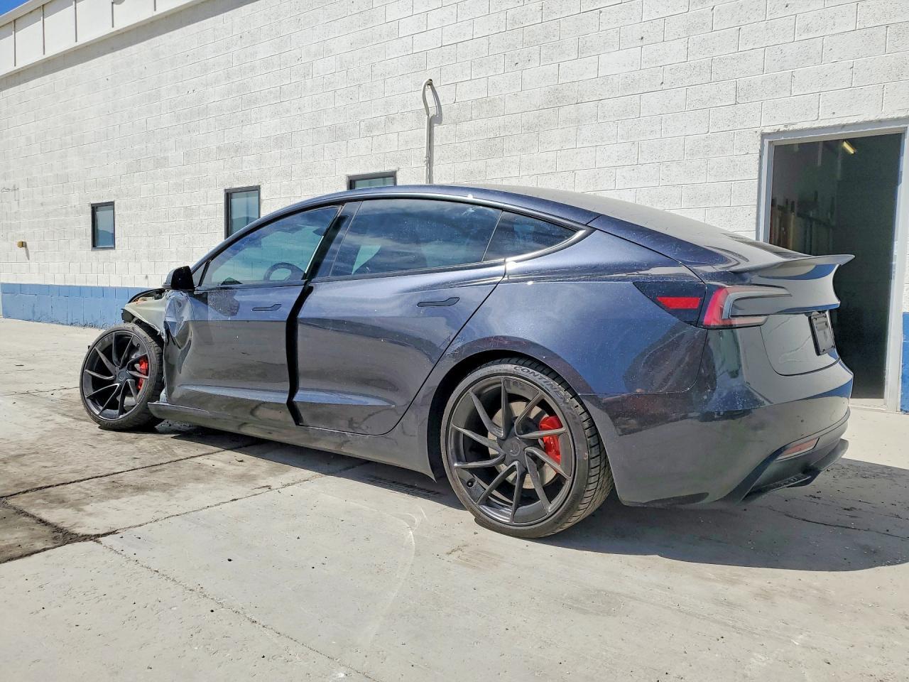 2024 Tesla Model 3 - Фото 2