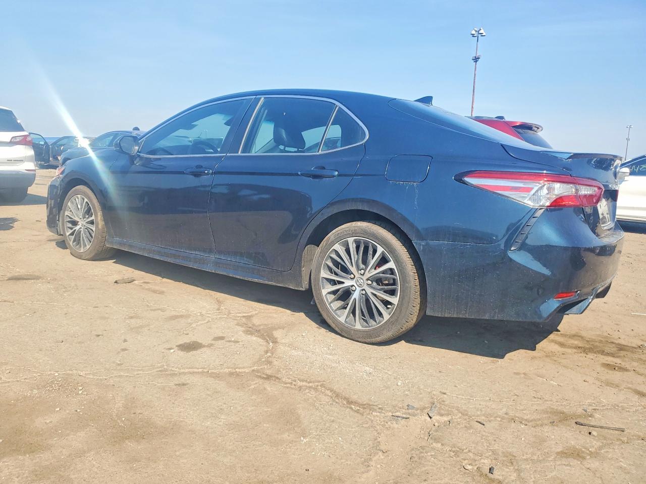 2019 Toyota Camry Se - Фото 2