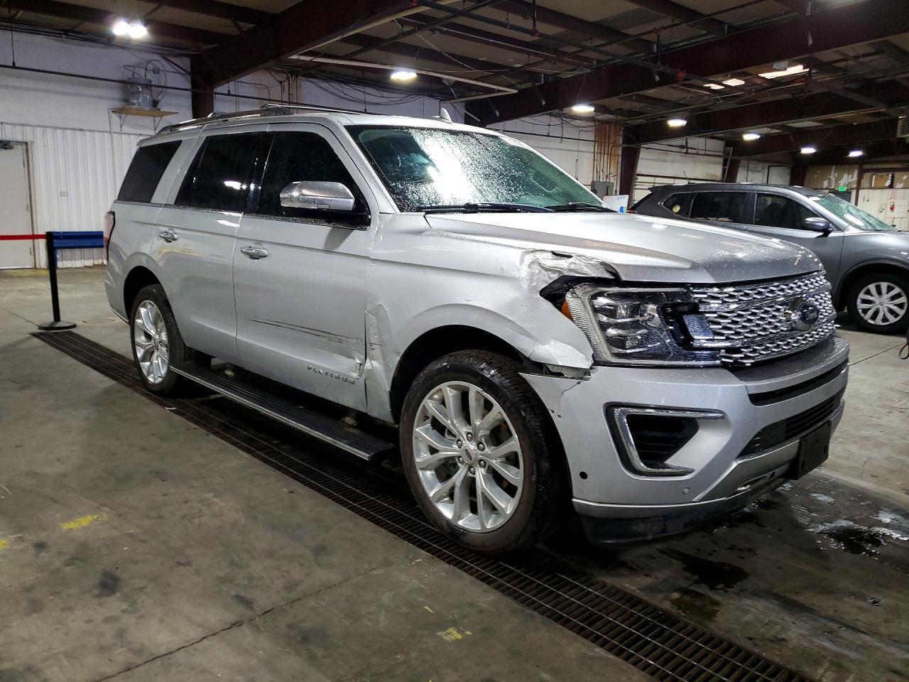 2019 Ford Expedition Platinum - Image 4