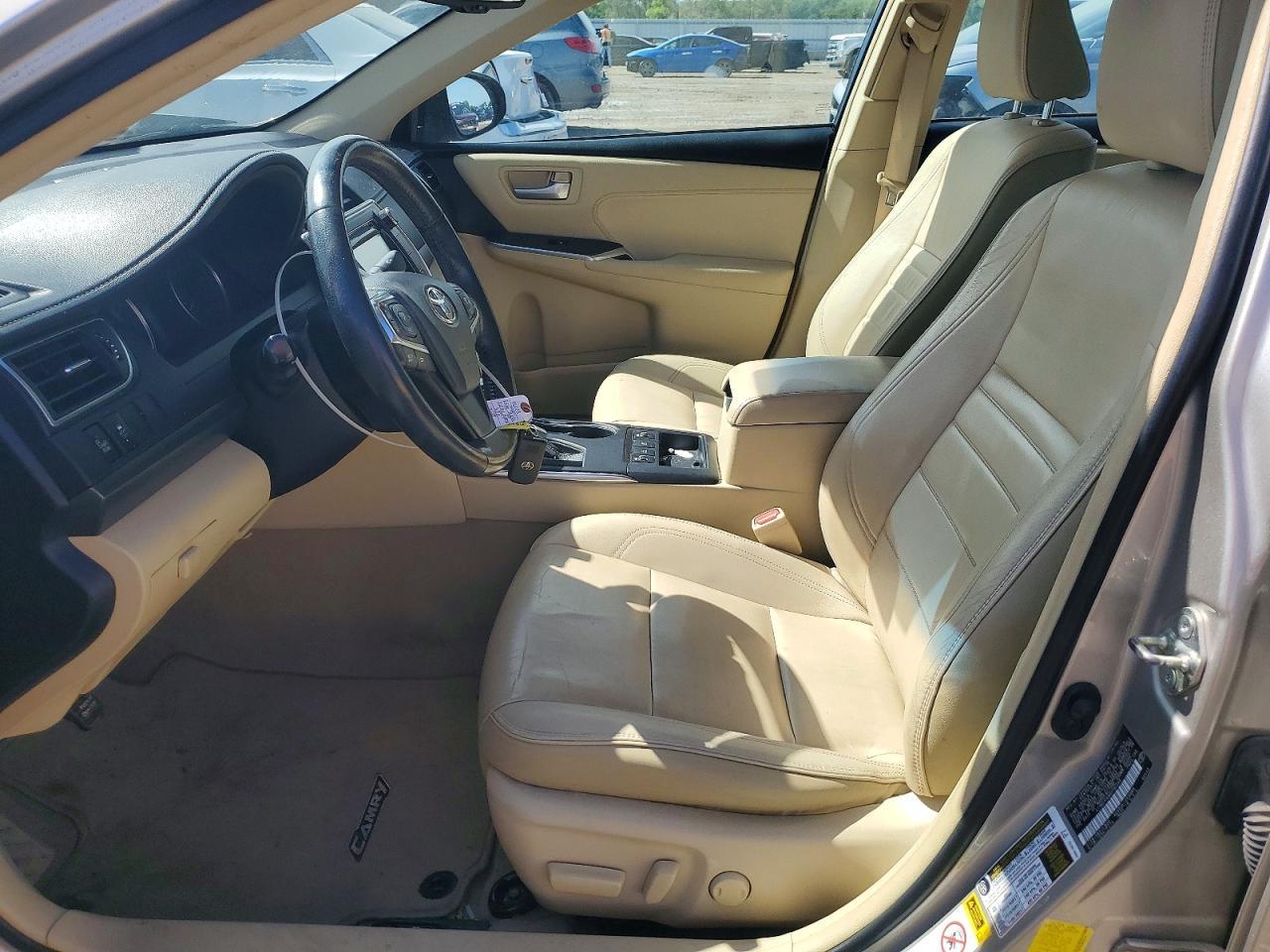 2016 Toyota Camry Hybrid Xle - Image 7