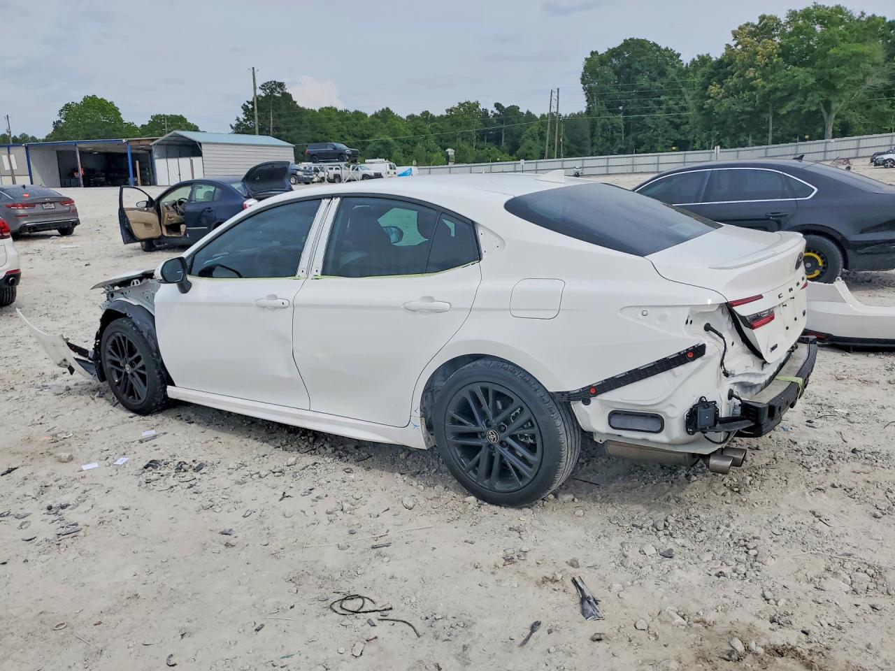 2025 Toyota Camry Se - Фото 2