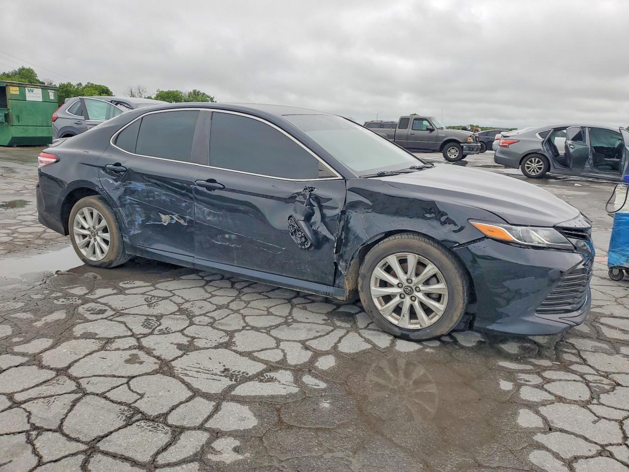 2020 Toyota Camry Le - Фото 4