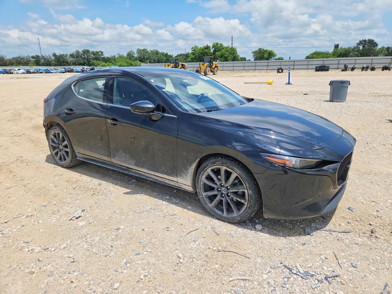 2021 Mazda 3 Premium - Фото 4