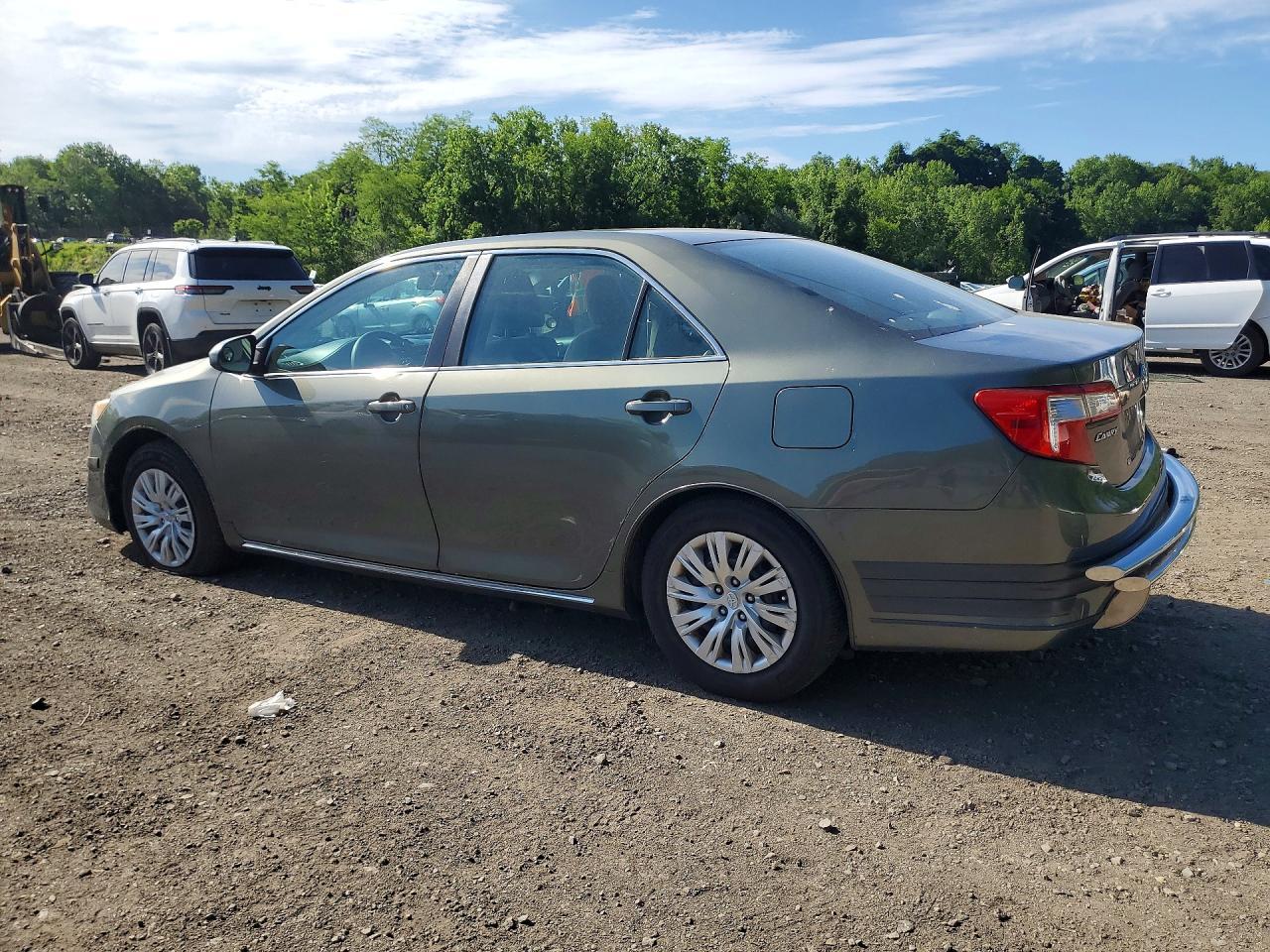 2013 Toyota Camry Le - Фото 2