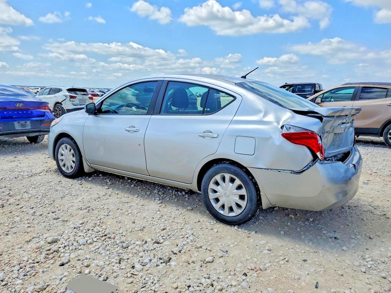 2015 Nissan Versa 1.6 Sv - Фото 2