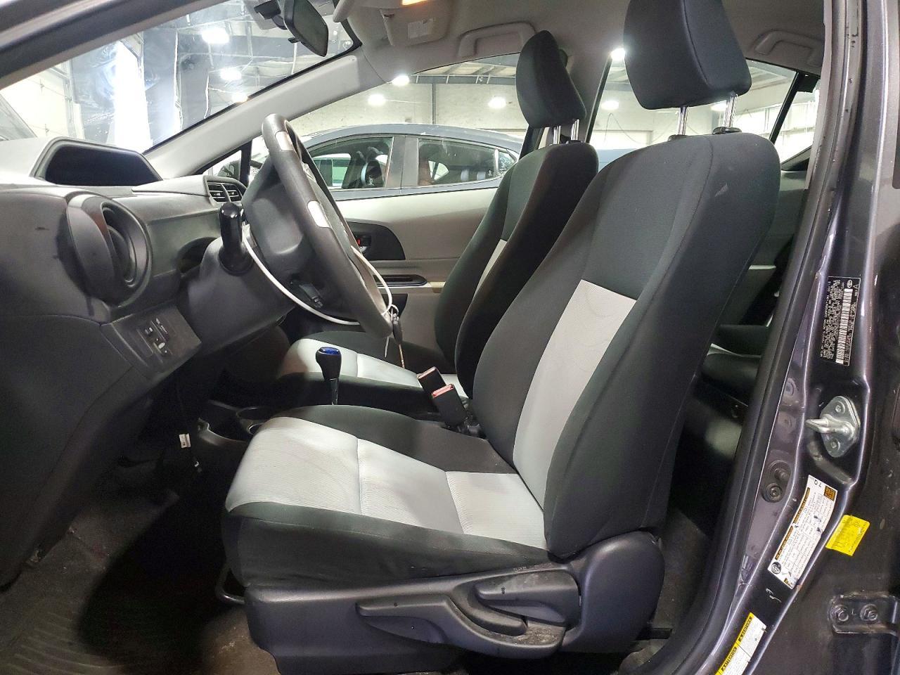 2013 Toyota Prius C Two - Фото 7