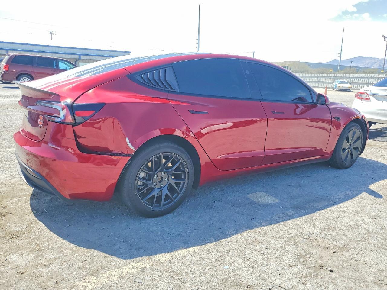 2025 Tesla Model 3 - Фото 3