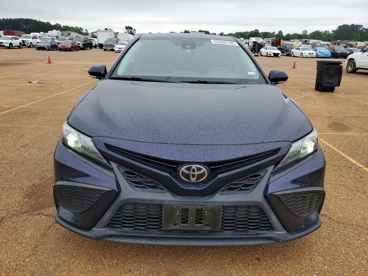 2022 Toyota Camry Se - Фото 5