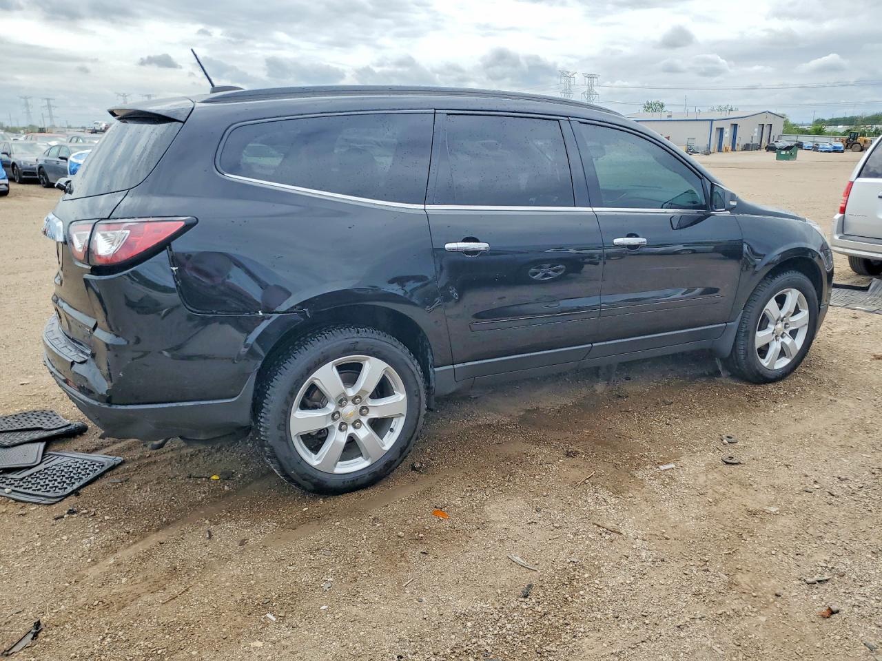 2017 Chevrolet Traverse Lt - Image 3