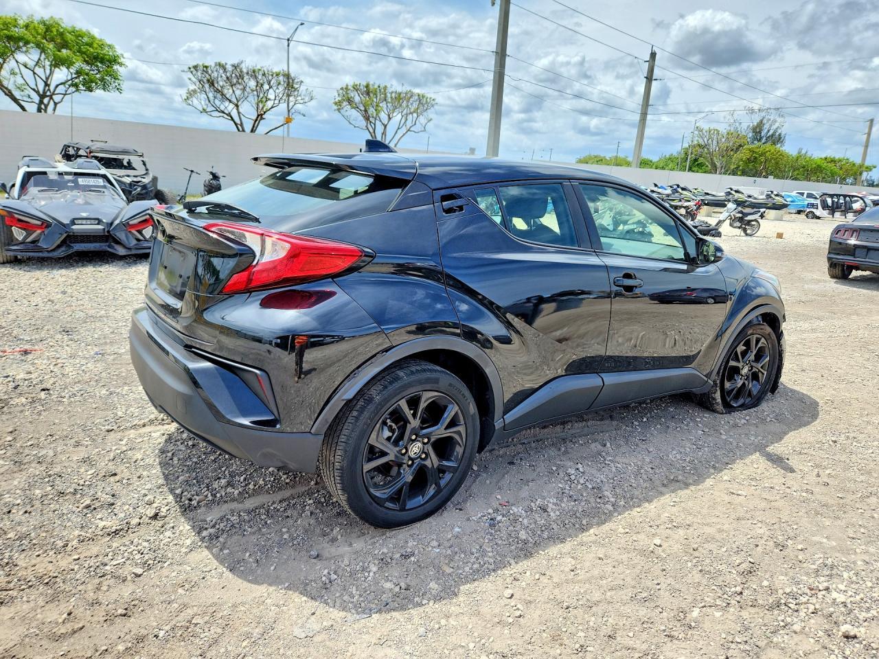 2022 Toyota C-Hr Nightshade - Фото 3