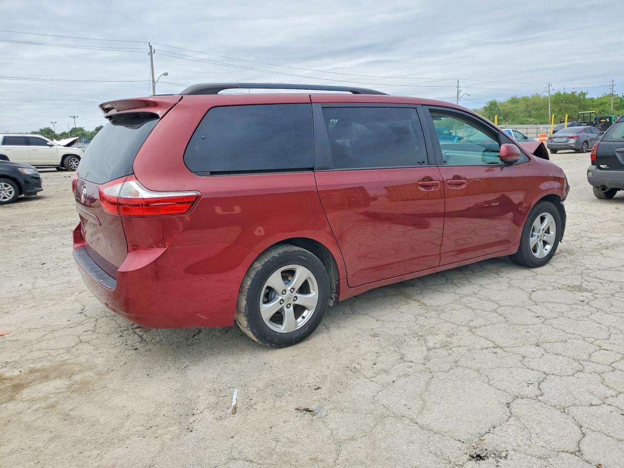 2016 Toyota Sienna Le - Фото 3