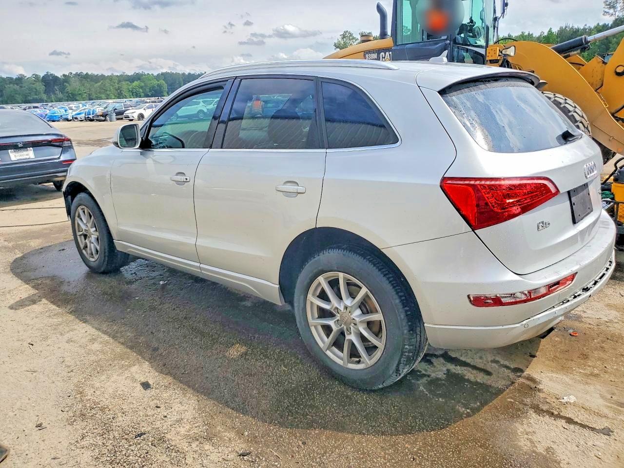 2012 Audi Q5 Premium Plus - Image 2