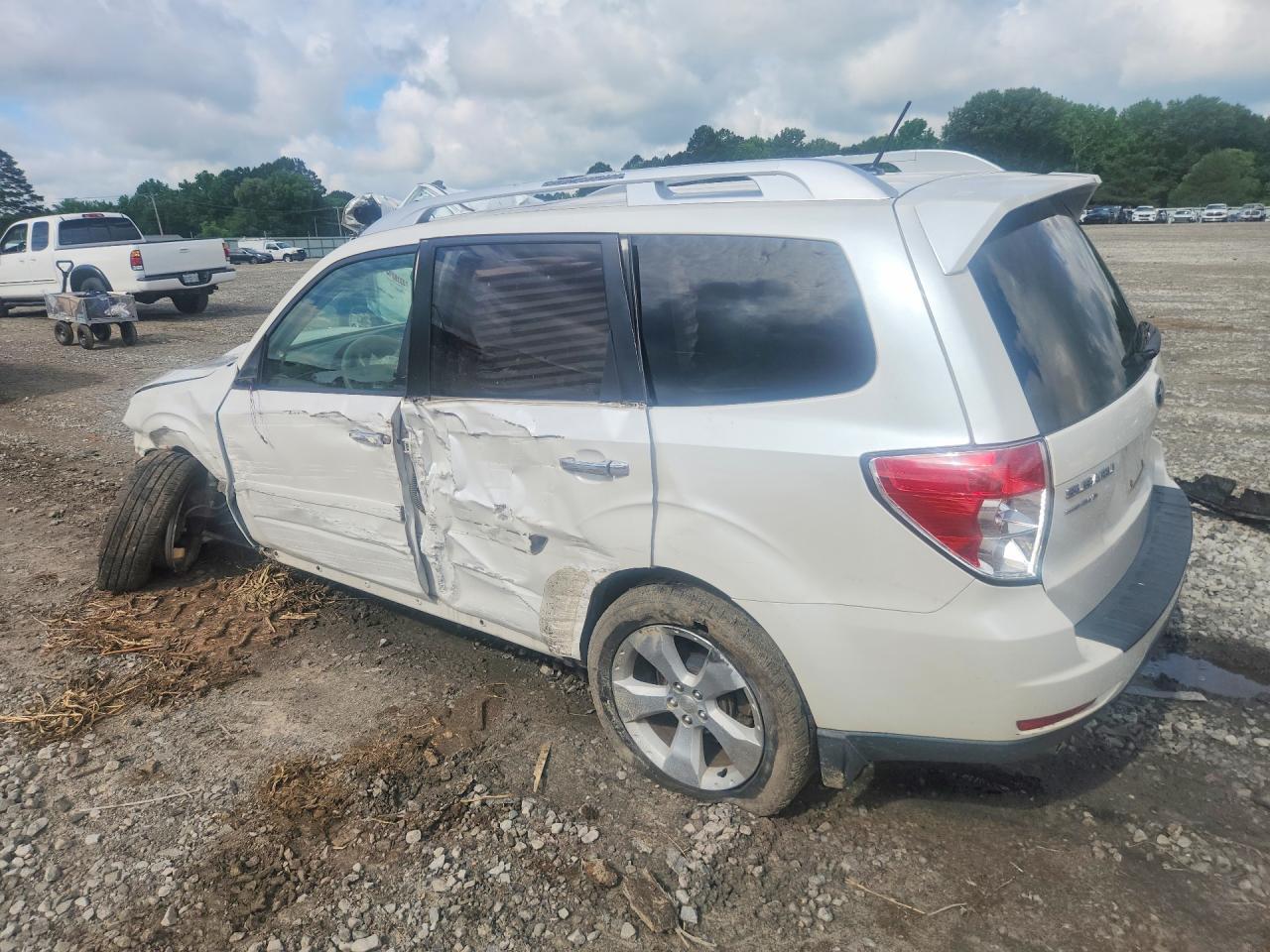 2012 Subaru Forester Touring - Image 2