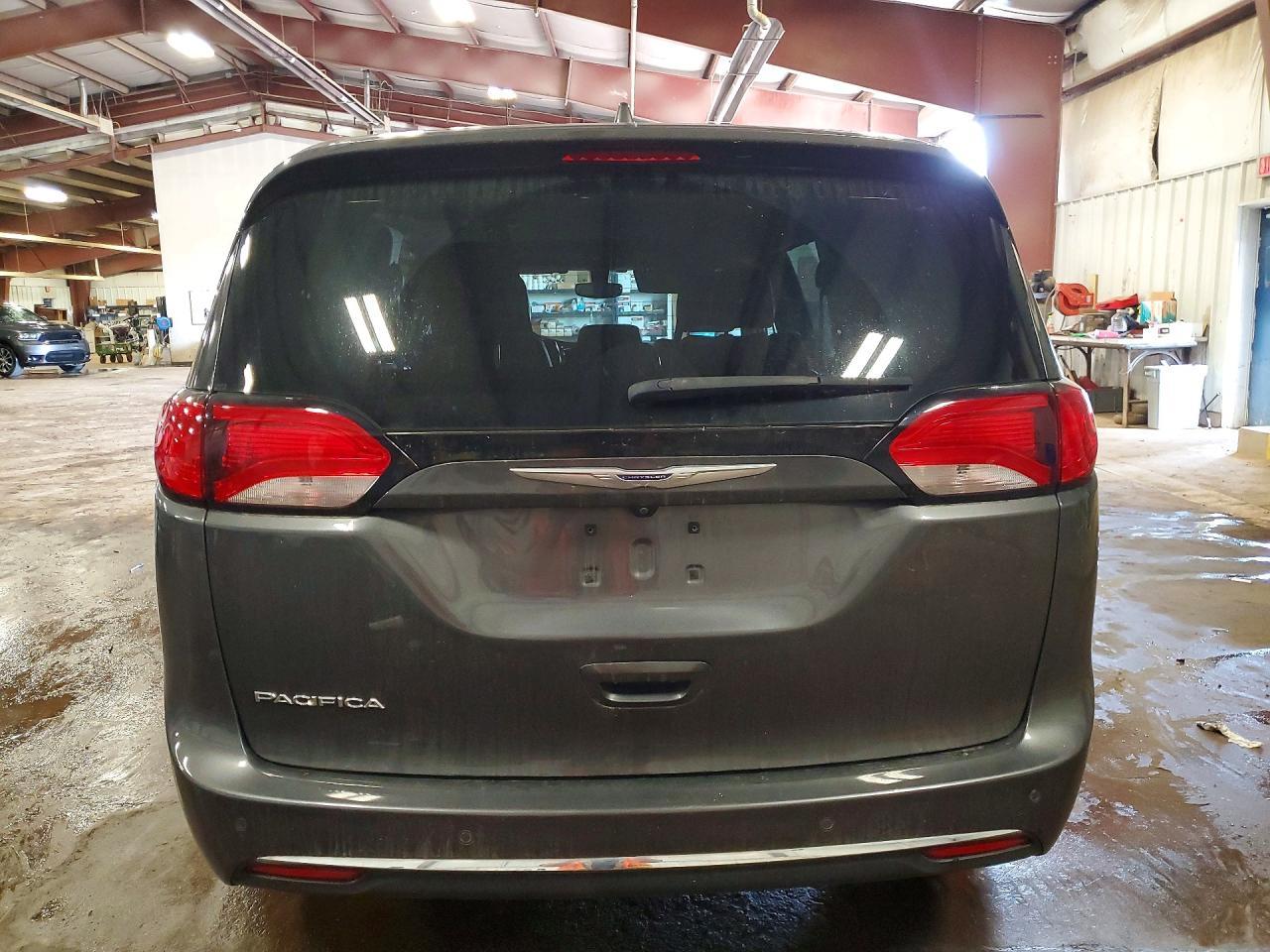 2019 Chrysler Pacifica Touring L - Image 6