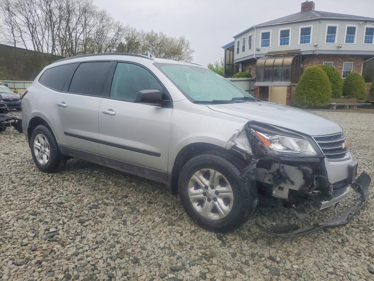 2017 Chevrolet Traverse Ls - Фото 4