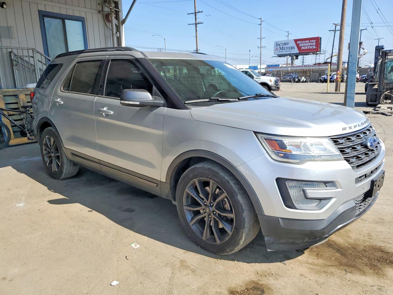 2017 Ford Explorer Xlt - Фото 4