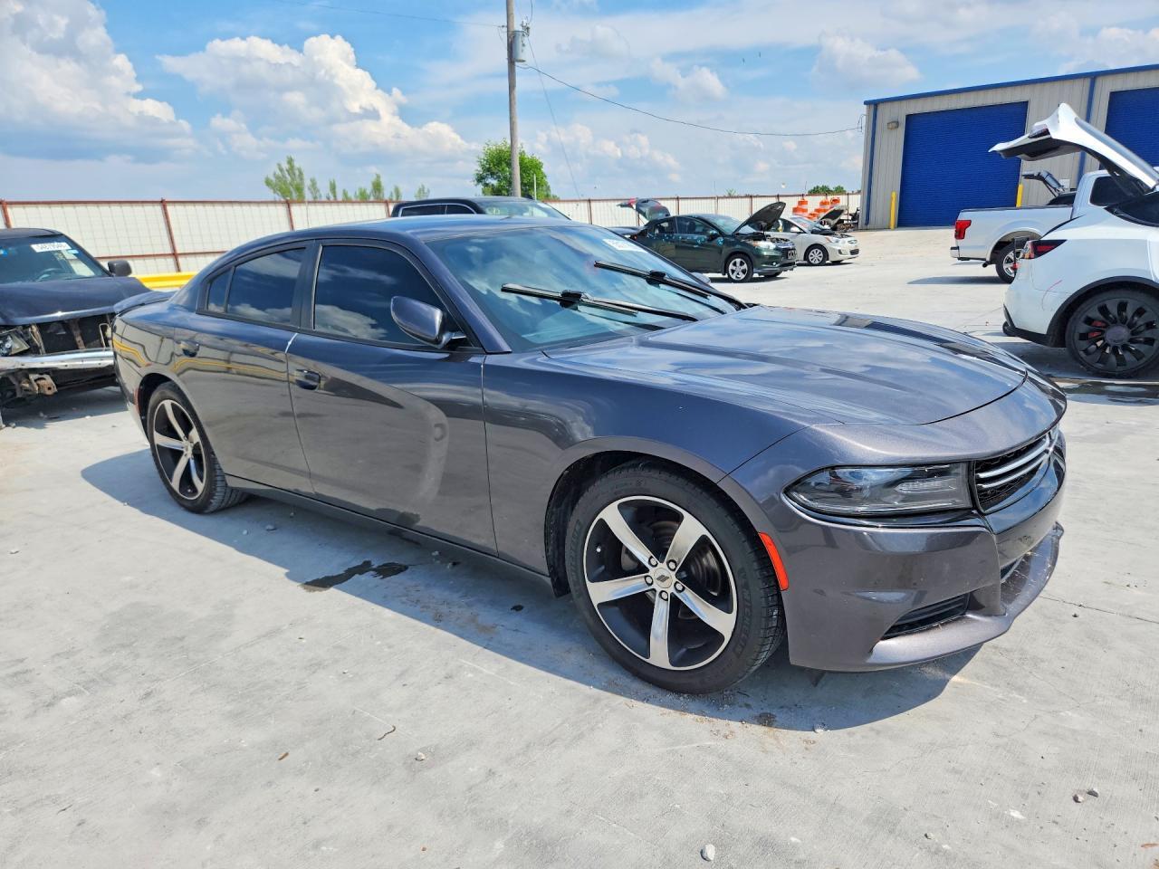 2017 Dodge Charger Se - Image 4