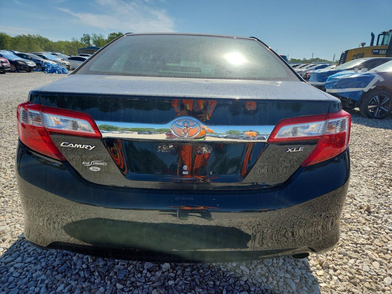 2013 Toyota Camry L - Фото 6