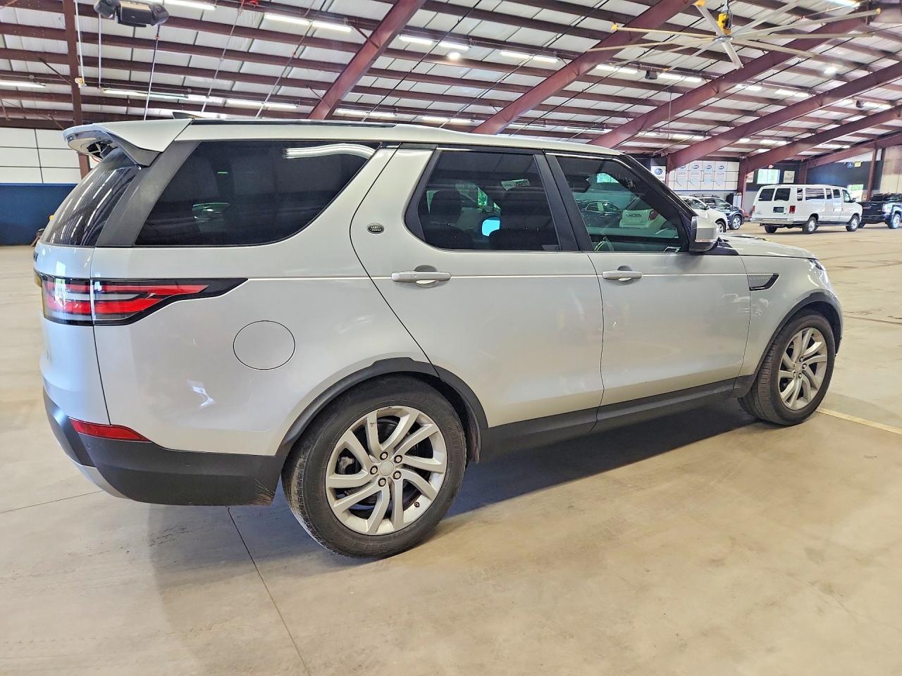 2017 Land Rover Discovery Hse - Фото 3