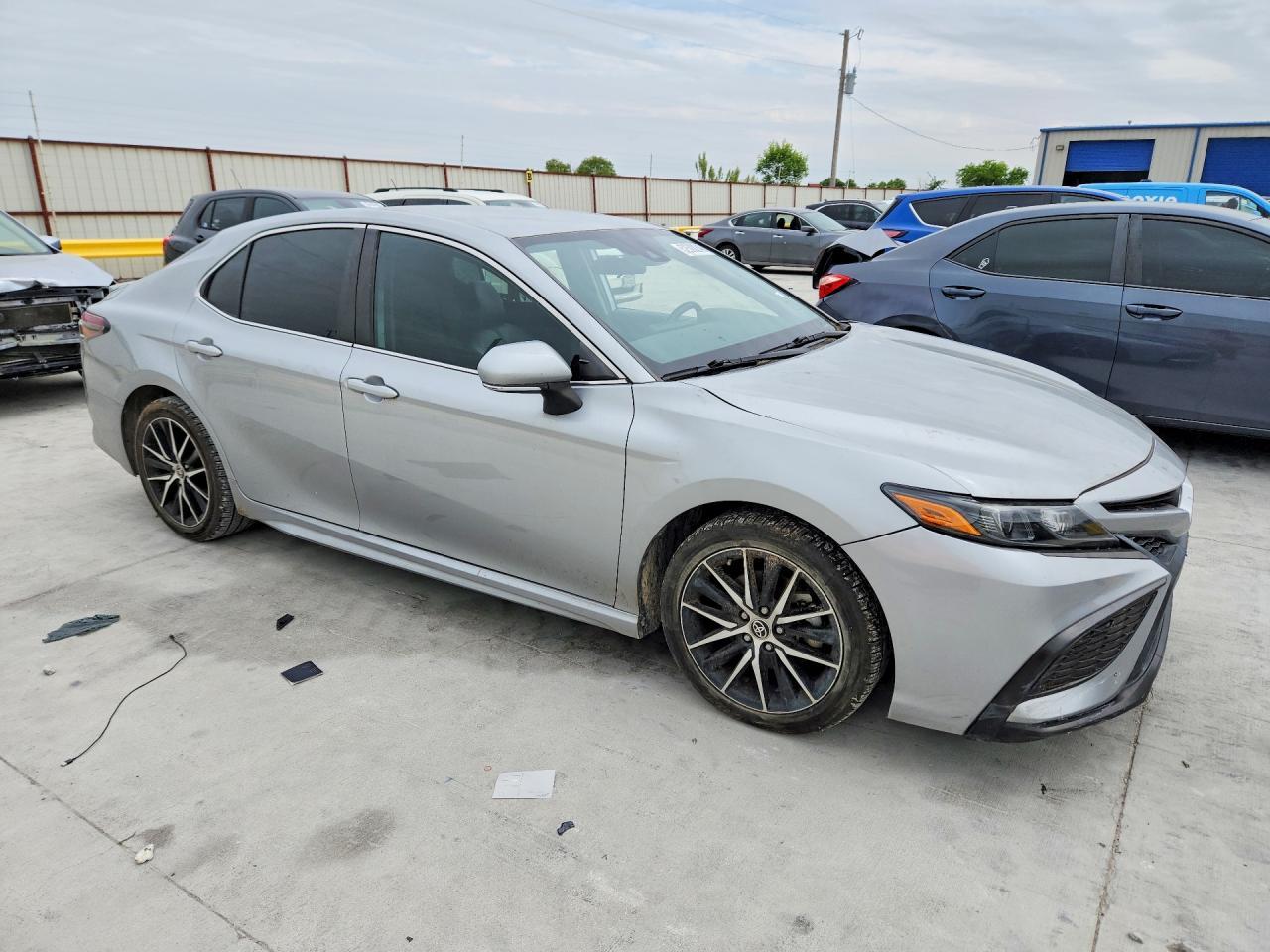 2022 Toyota Camry Se - Фото 4