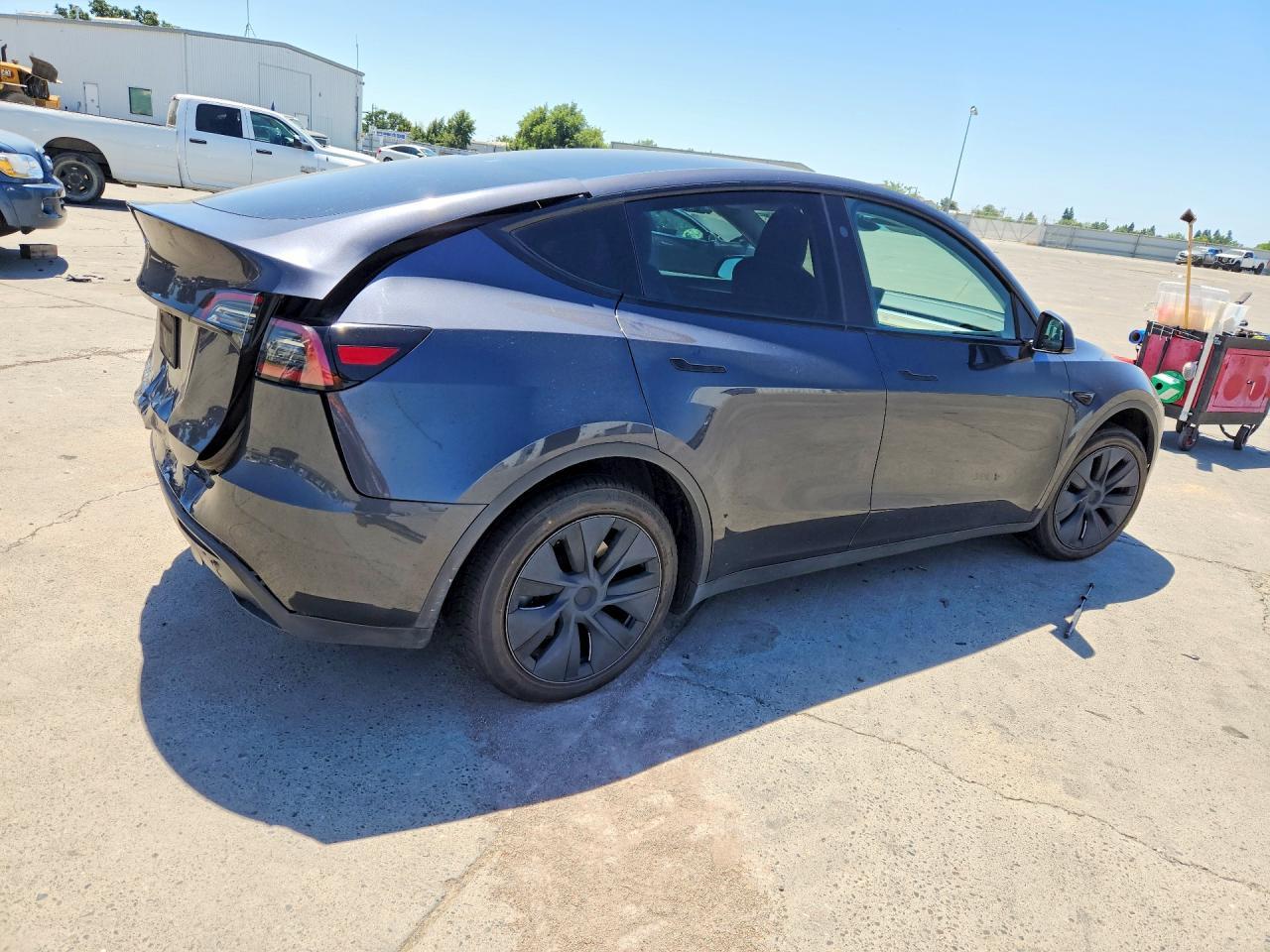 2024 Tesla Model Y - Фото 3