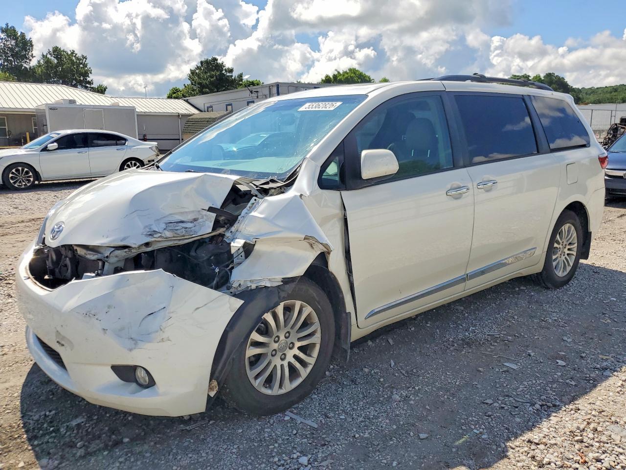 2017 Toyota Sienna Xle Premium 8-Passenger