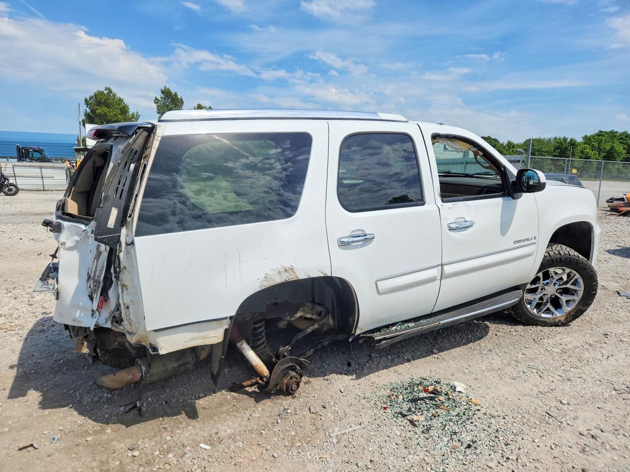 2008 GMC Yukon Denali - Фото 3