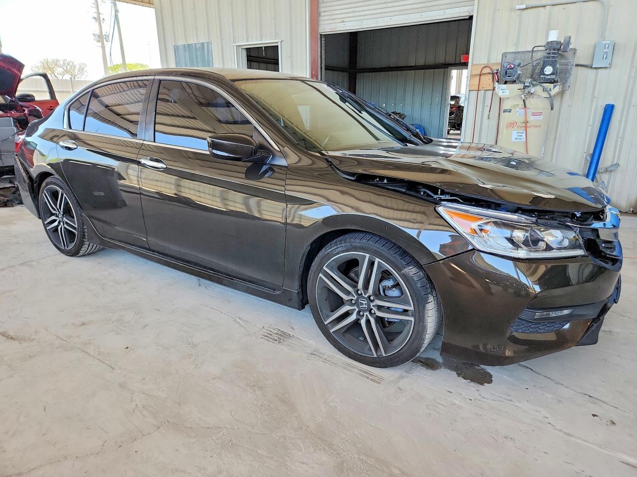 2017 Honda Accord Sport - Image 4