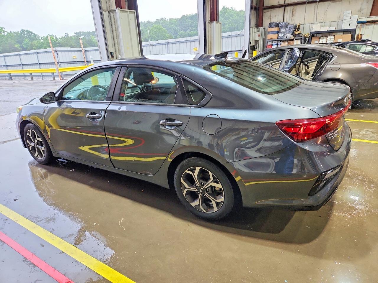 2020 Kia Forte Lxs - Image 2