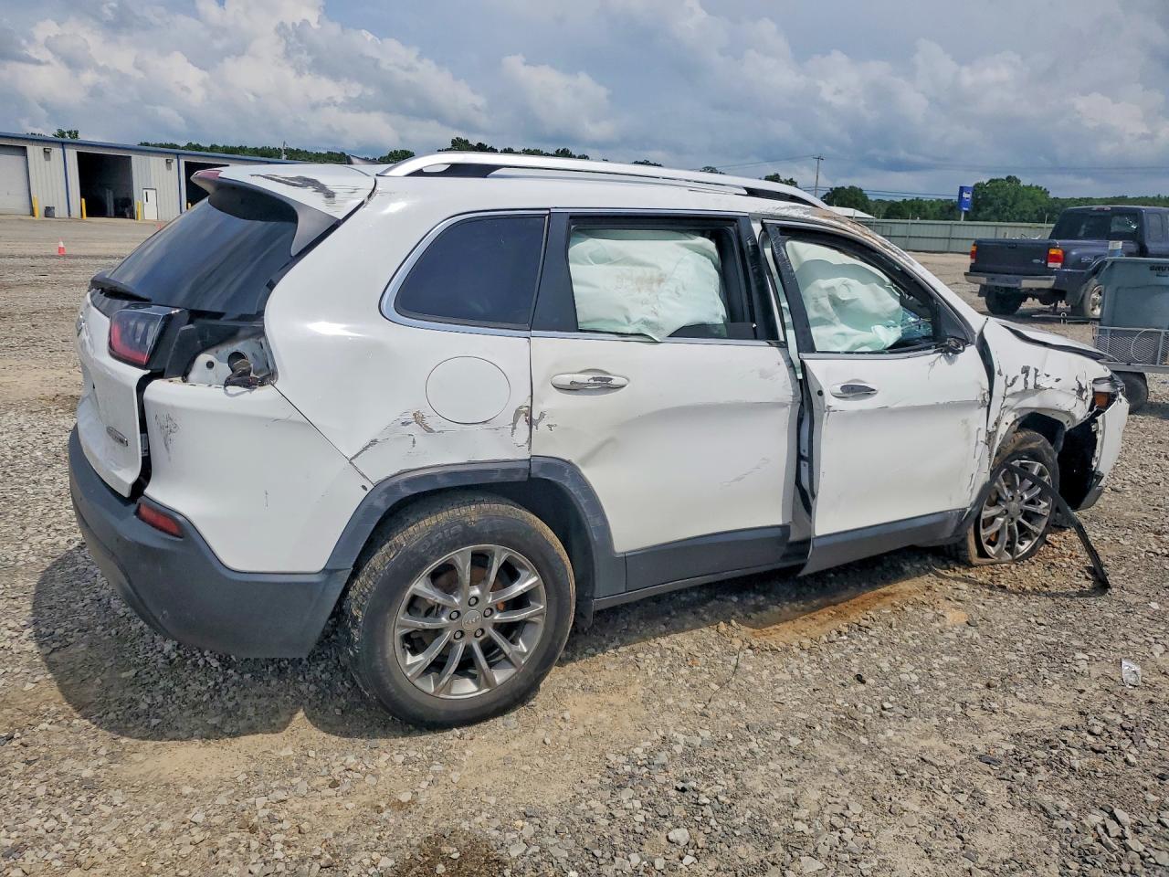 2019 Jeep Cherokee Latitude Plus - Image 3