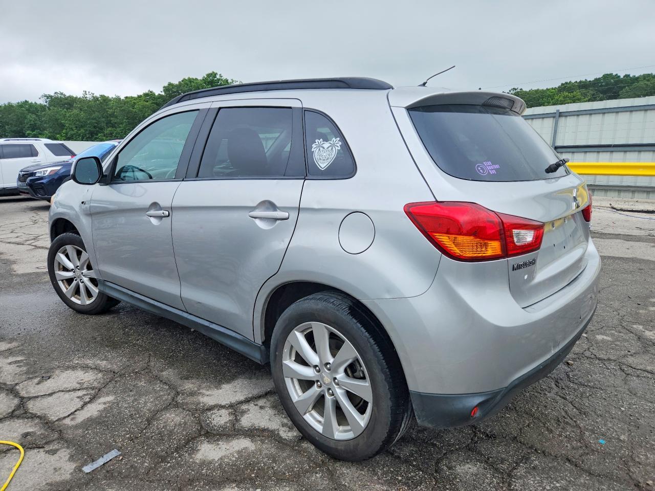 2013 Mitsubishi Outlander Sport Es - Image 2