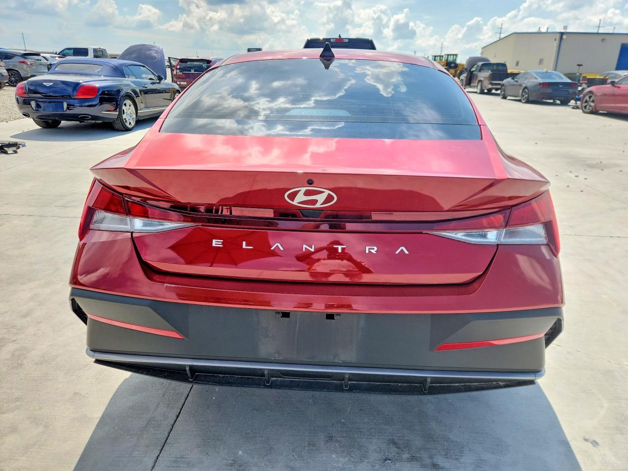 2024 Hyundai Elantra Se - Image 6