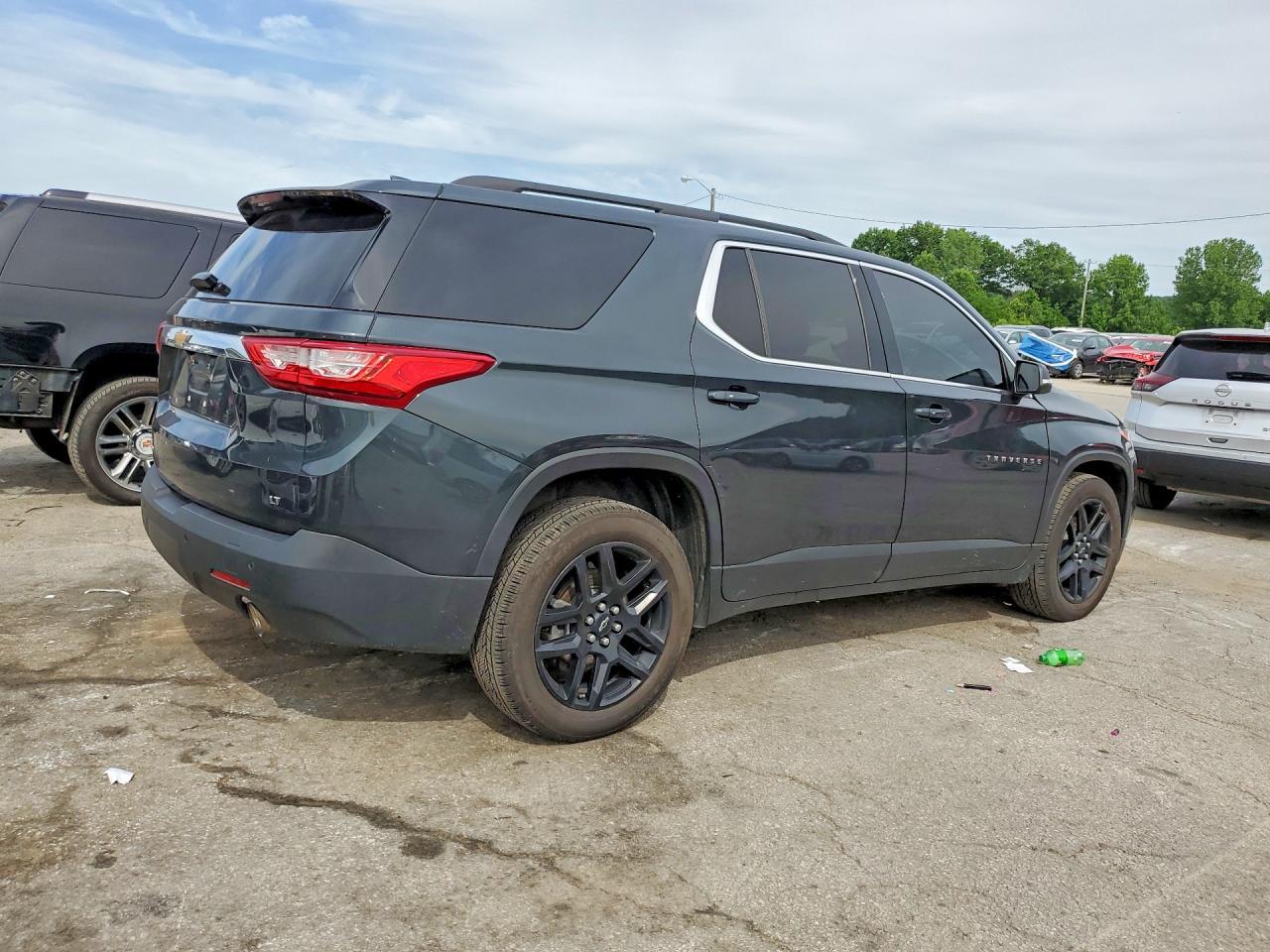 2021 Chevrolet Traverse Lt - Фото 3