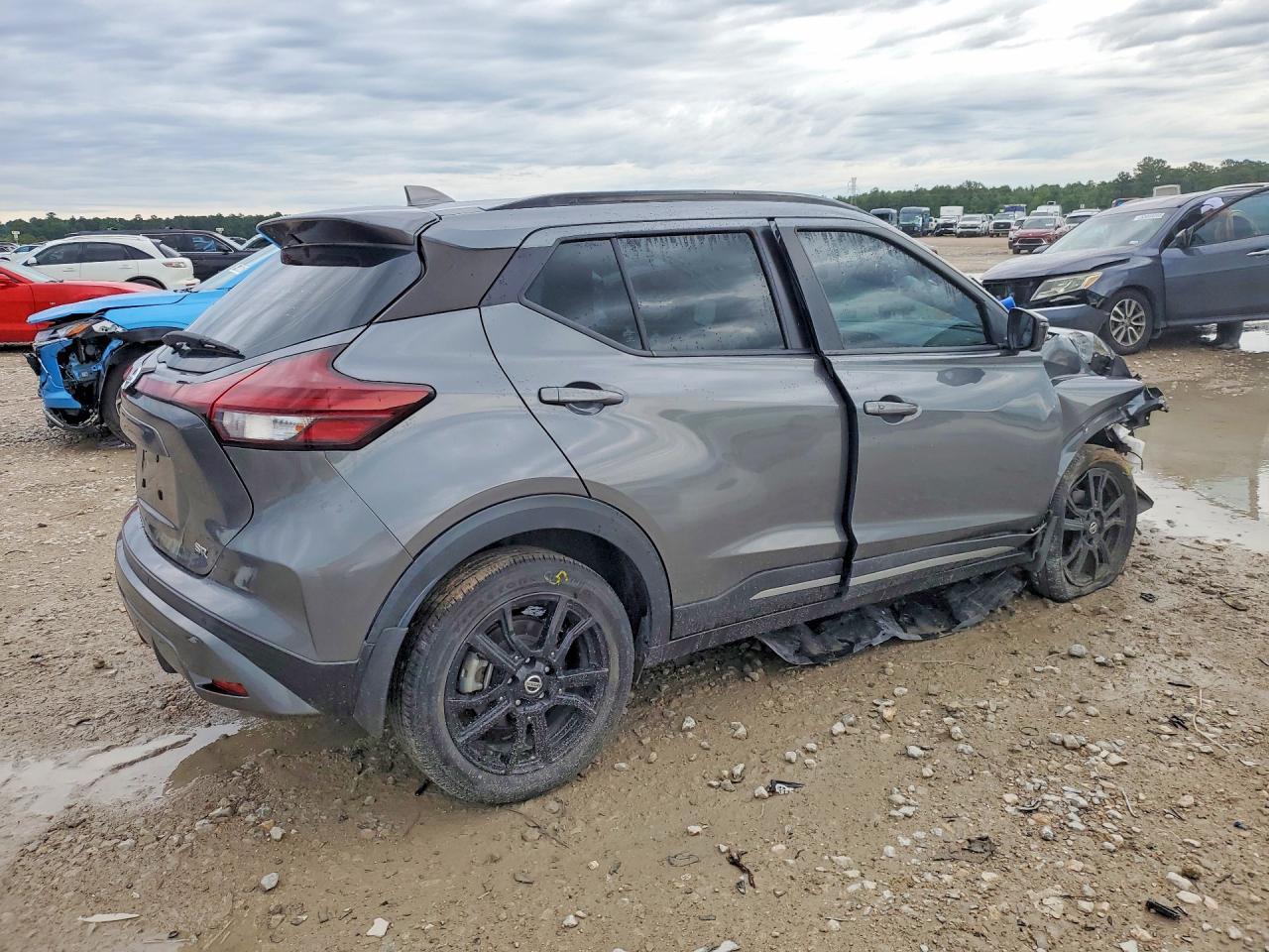 2021 Nissan Kicks Sr - Image 3
