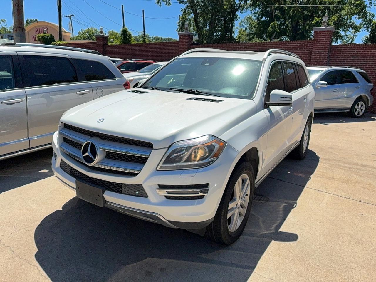 2014 Mercedes-Benz Gl 450 4Matic - Image 2