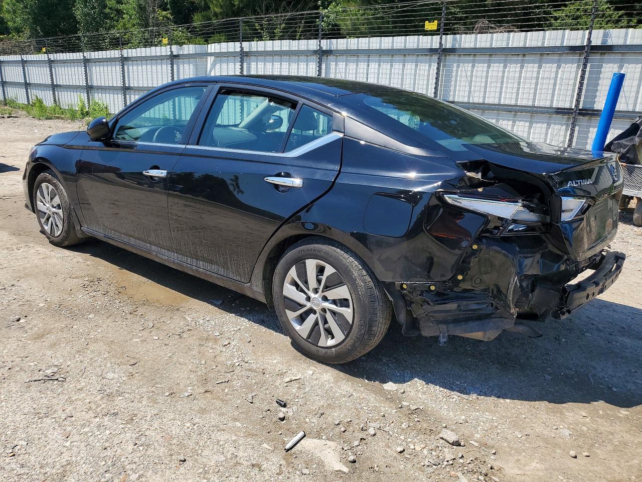 2022 Nissan Altima S - Image 2