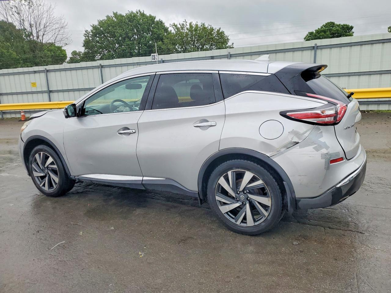 2018 Nissan Murano Platinum - Image 2