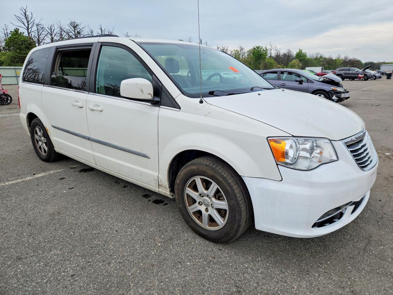 2011 Chrysler Town & Country Touring - Фото 4