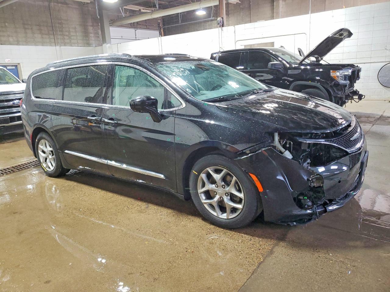 2017 Chrysler Pacifica Touring L Plus - Image 4