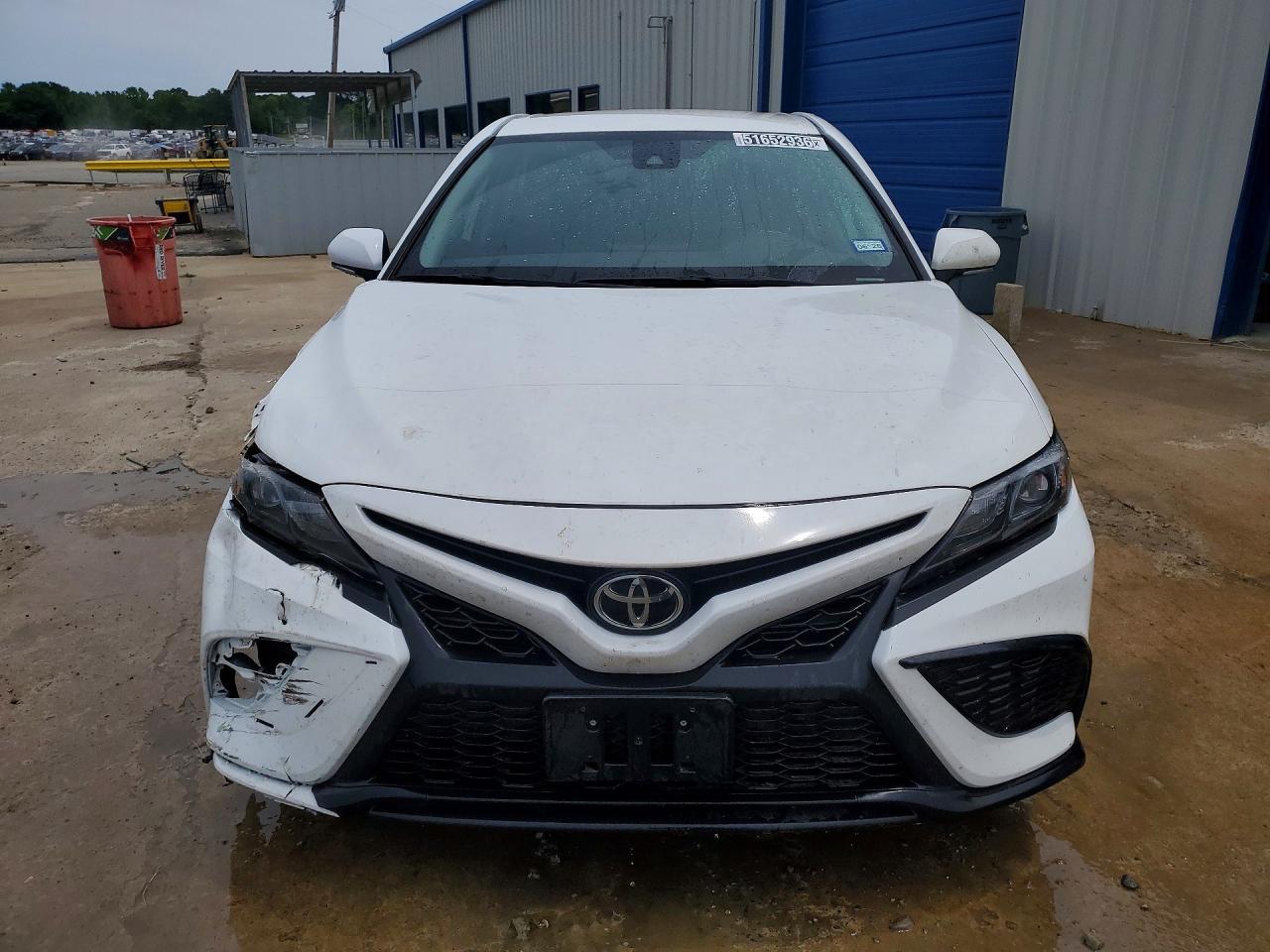2023 Toyota Camry Se - Image 5