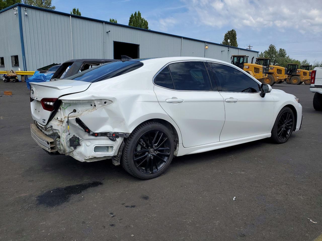 2021 Toyota Camry Xse - Фото 3